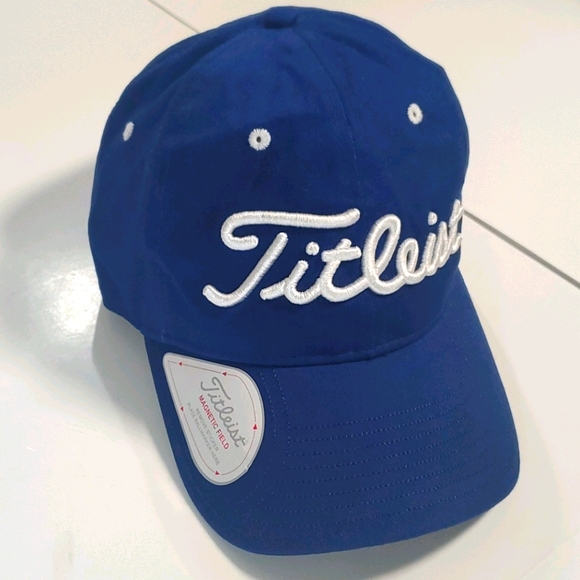 TITLEIST (NWT) Magnetic Field Cap